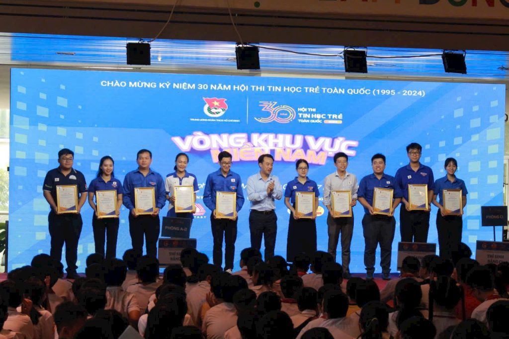 Central Communist Youth Union and Center for the Development of Science, Technology and Young Talents and Vien Dong College held the opening ceremony of “The XXXth National Youth Information Technology Competition, 2024”