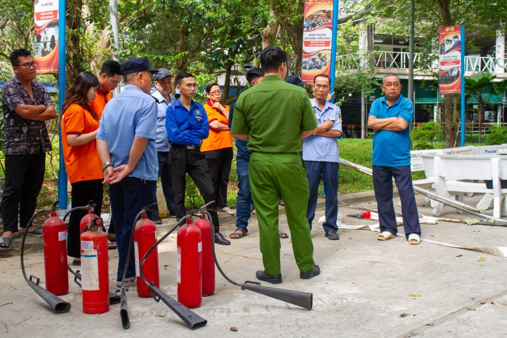 Diễn tập phòng cháy chữa cháy dành cho cán bộ nhân viên tại Cao đẳng Viễn Đông 26/12/2024