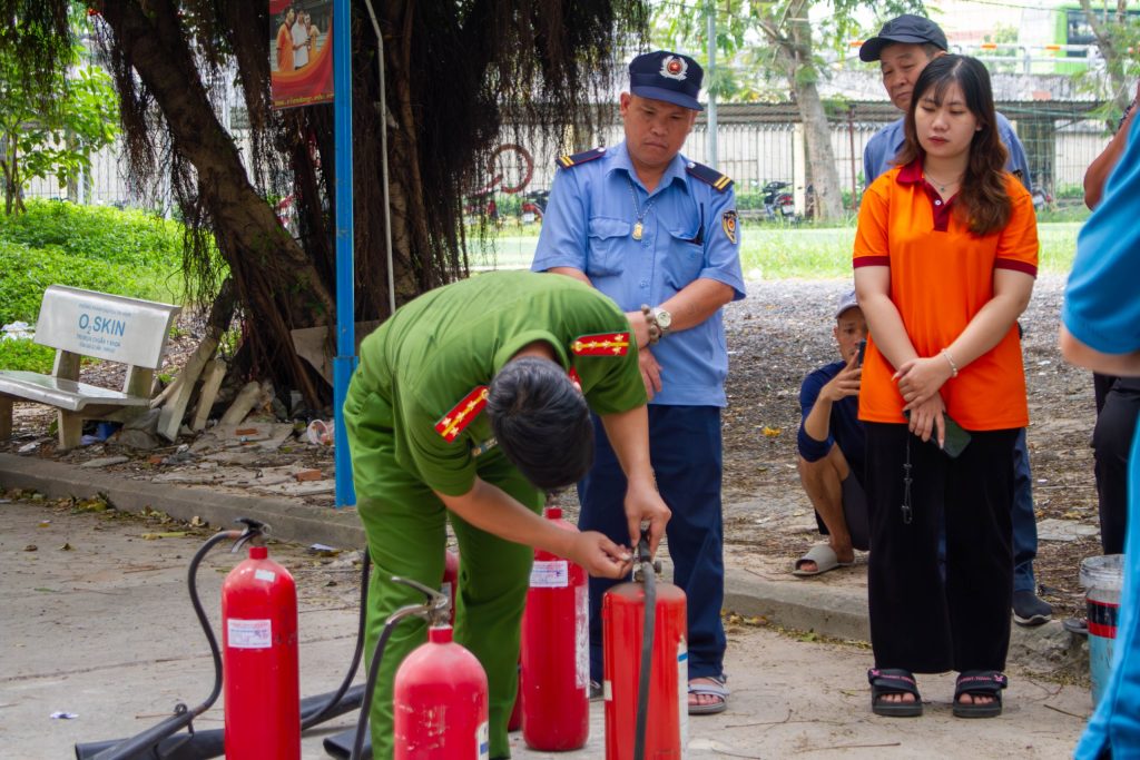 Diễn tập phòng cháy chữa cháy dành cho cán bộ nhân viên tại Cao đẳng Viễn Đông 26/12/2024