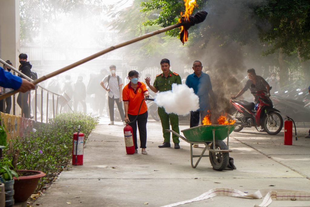 Diễn tập phòng cháy chữa cháy dành cho cán bộ nhân viên tại Cao đẳng Viễn Đông 26/12/2024