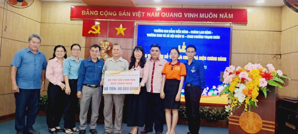 Trường CĐ Viễn Đông Trao Tặng Kinh Phí Hỗ Trợ Sửa Chữa Nhà Diện Chính Sách Tại Phường Thạnh Xuân – Quận 12 – TP HCM