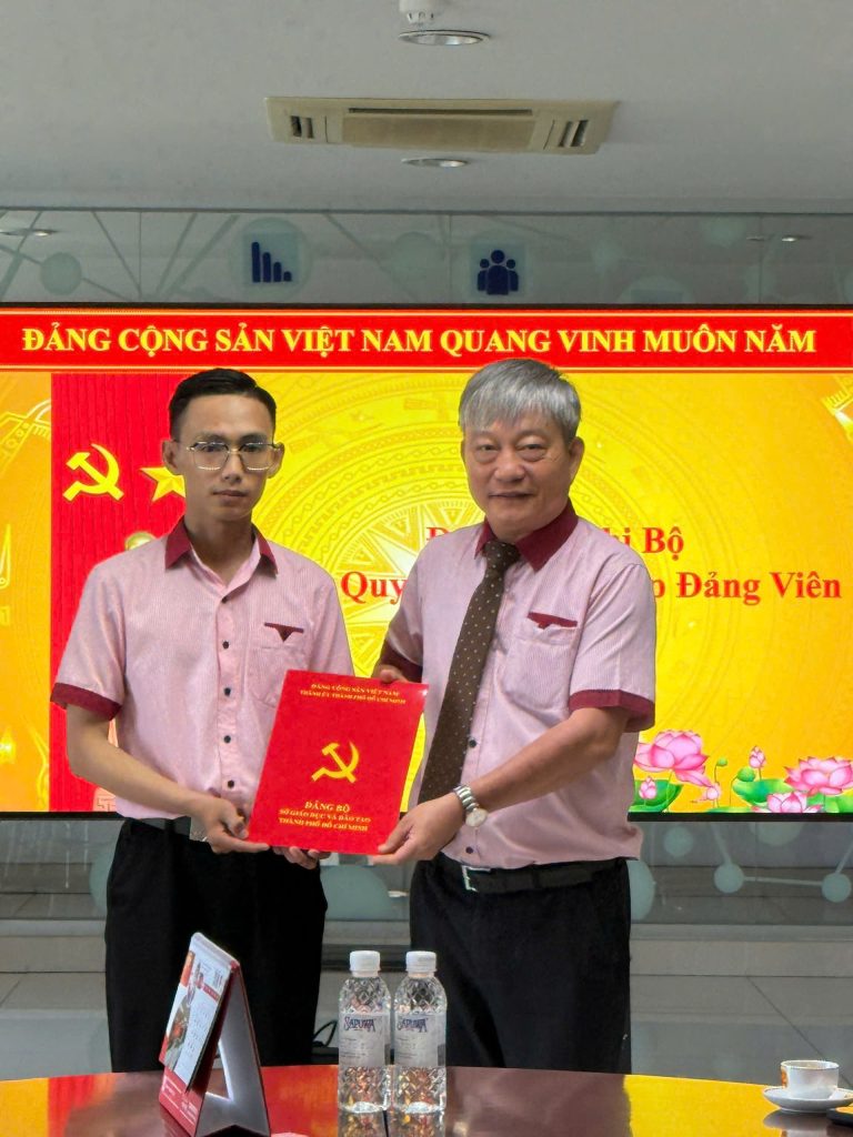 Chúc Mừng Đồng Chí Quách Gia Hào – Phó Bí Thư Đoàn Trường CĐ Viễn Đông Chính Thức Bước Vào Hàng Ngũ Đảng Cộng Sản Việt Nam